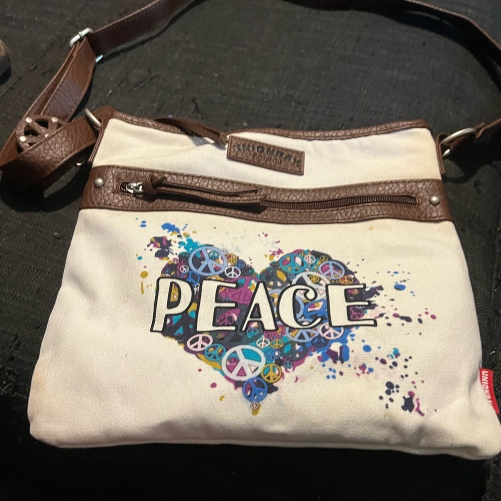 UNIONBAY White and Brown Crossbody Bag with Artistic Heart Design
